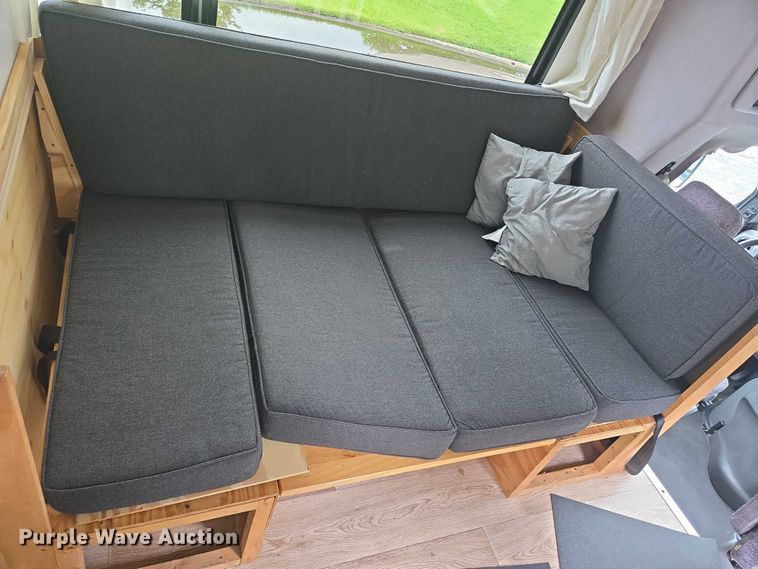 image for item EN8303 2011 Ford E450 RV