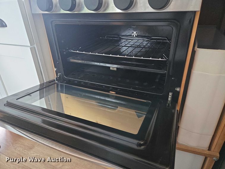 image for item EN8303 2011 Ford E450 RV