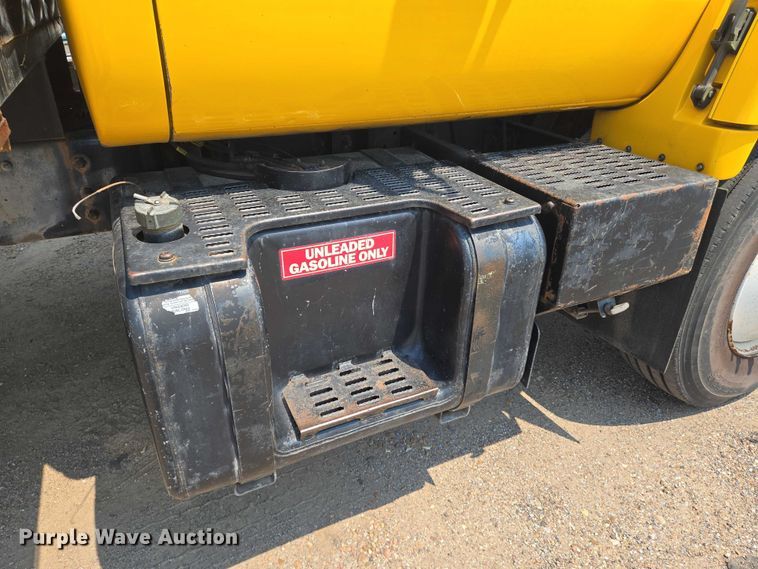 image for item EN8344 1999 GMC C7 flatbed truck