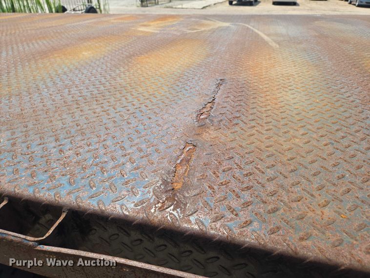 image for item EN8344 1999 GMC C7 flatbed truck