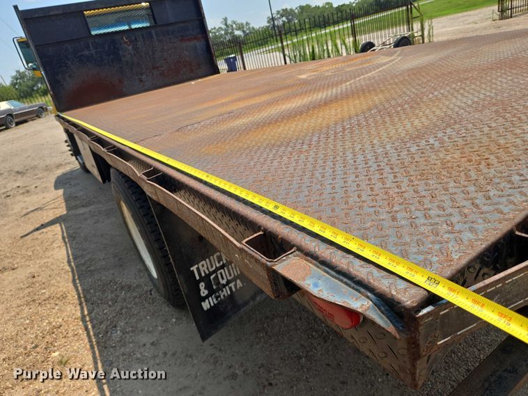 image for item EN8344 1999 GMC C7 flatbed truck