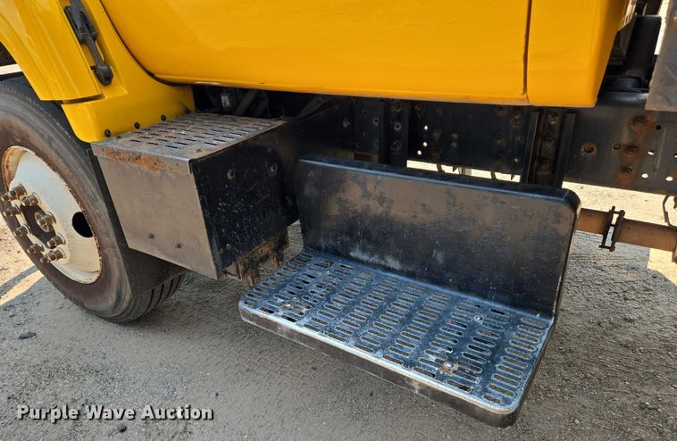 image for item EN8344 1999 GMC C7 flatbed truck