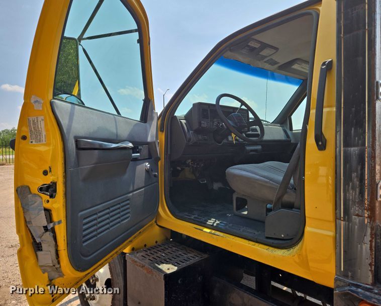 image for item EN8344 1999 GMC C7 flatbed truck