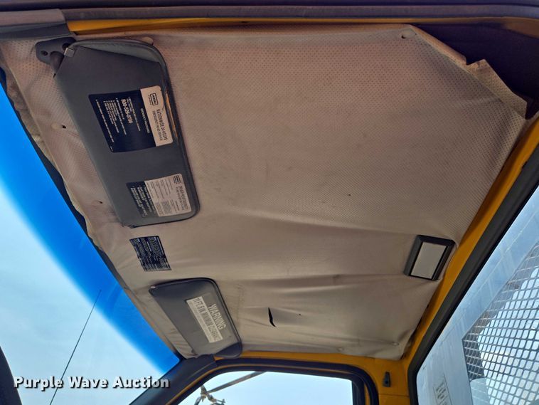 image for item EN8344 1999 GMC C7 flatbed truck