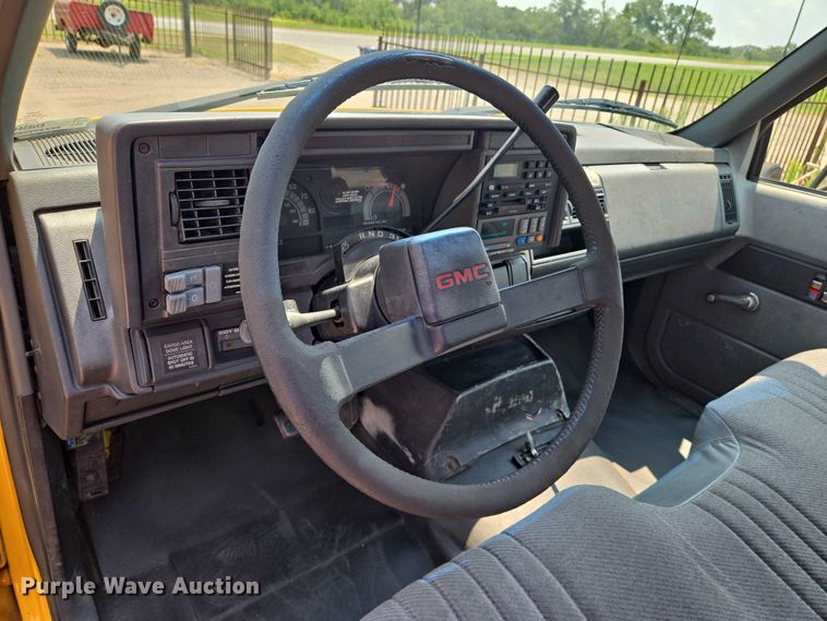 image for item EN8344 1999 GMC C7 flatbed truck