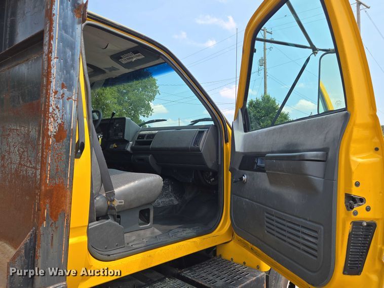 image for item EN8344 1999 GMC C7 flatbed truck