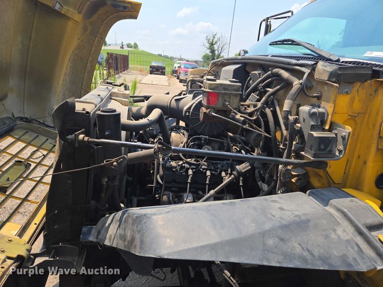 image for item EN8344 1999 GMC C7 flatbed truck