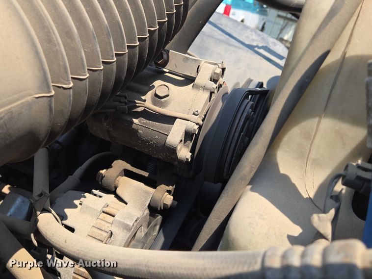 image for item EN8344 1999 GMC C7 flatbed truck