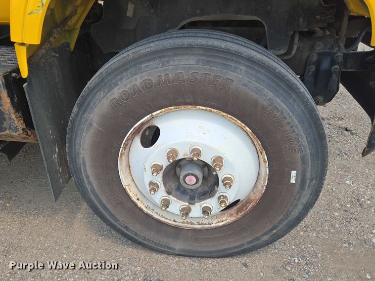 image for item EN8344 1999 GMC C7 flatbed truck