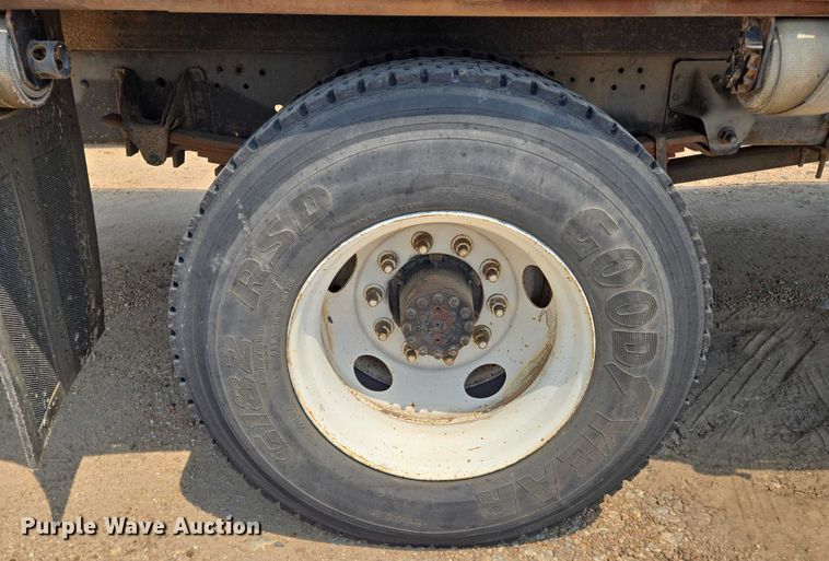 image for item EN8344 1999 GMC C7 flatbed truck