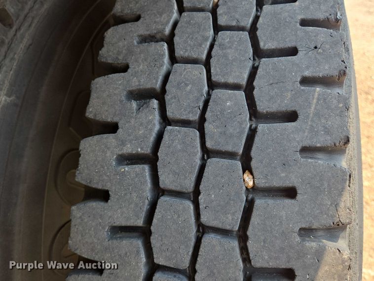 image for item EN8344 1999 GMC C7 flatbed truck