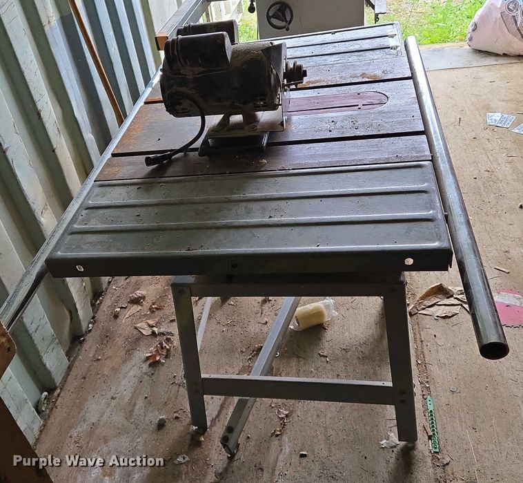 image for item EO0892 Delta table saw 