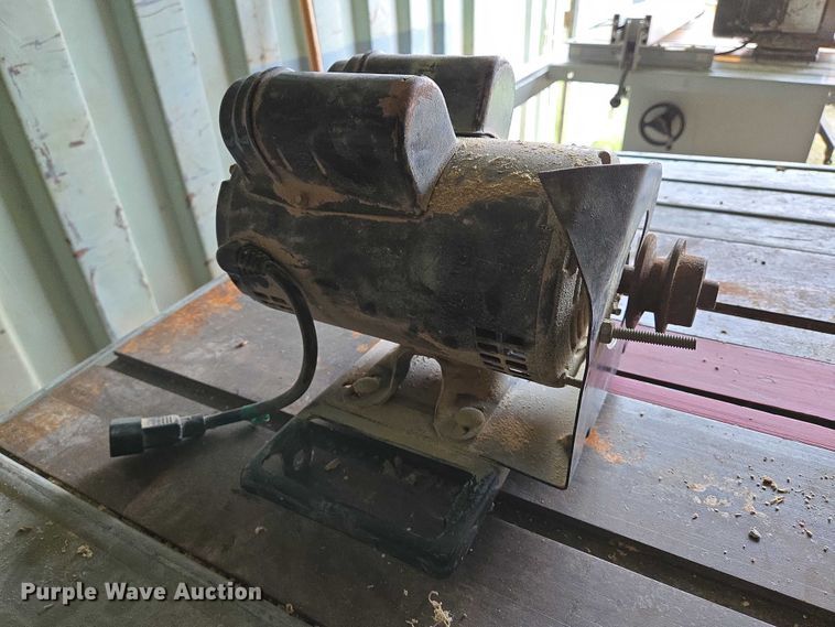 image for item EO0892 Delta table saw 