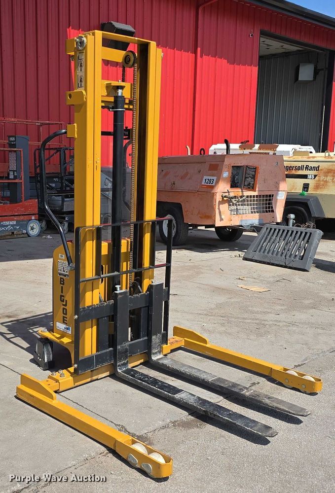 image for item EO1598 Big Joe M-22-16 pallet jack