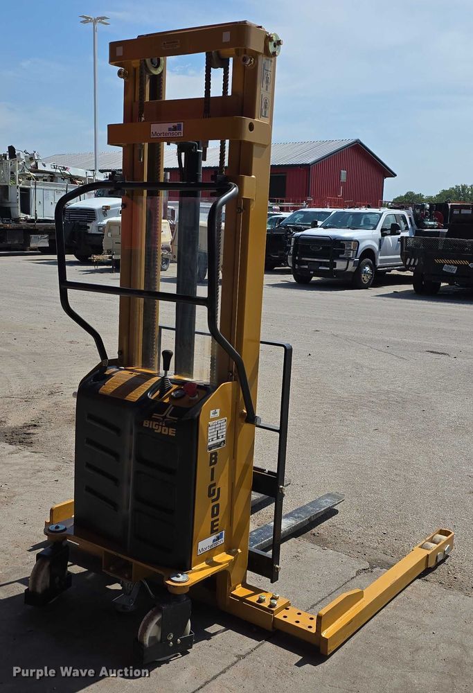 image for item EO1598 Big Joe M-22-16 pallet jack