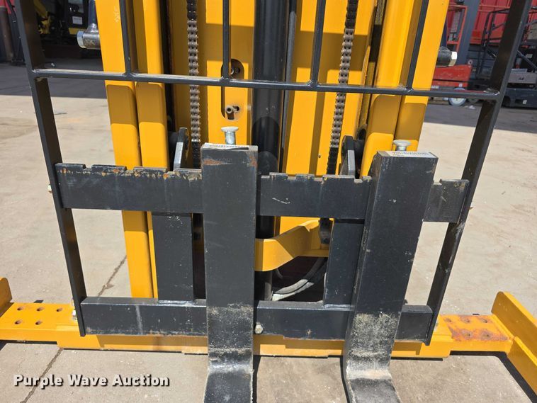 image for item EO1598 Big Joe M-22-16 pallet jack