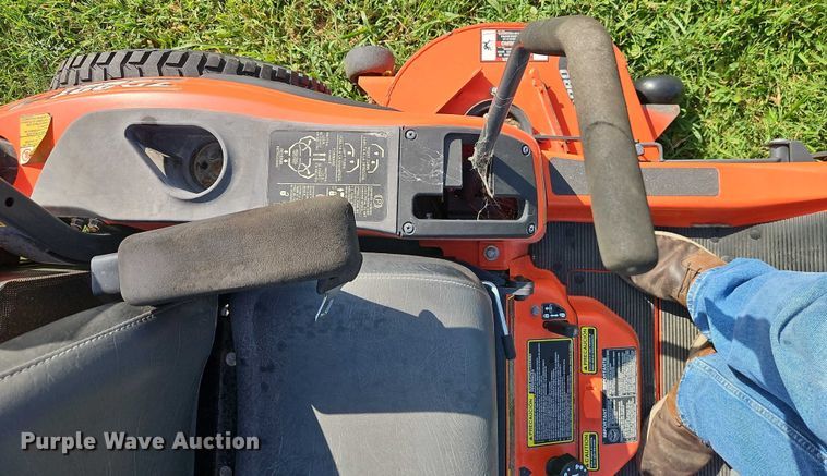 image for item EO4571 Kubota ZD221 lawn mower