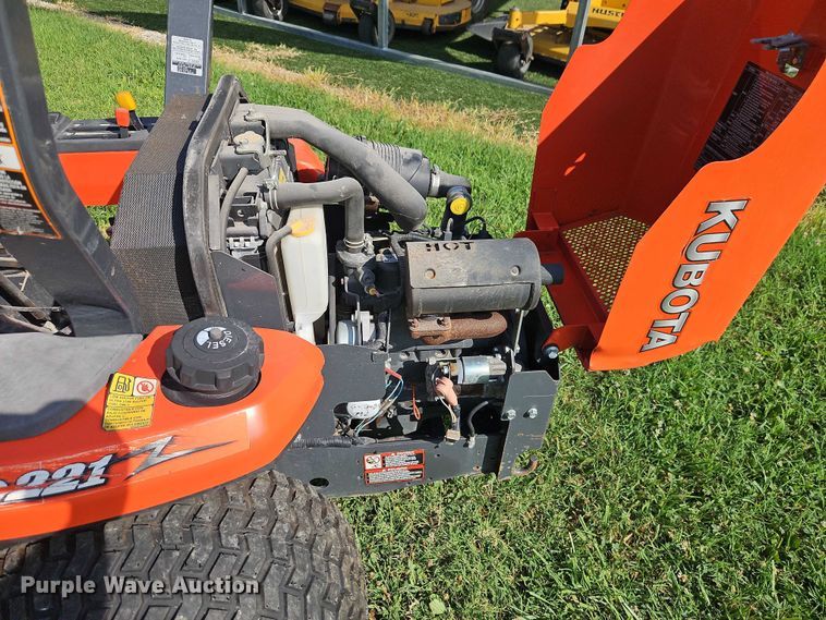 image for item EO4571 Kubota ZD221 lawn mower