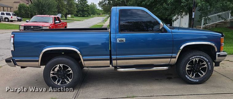 image for item EO4579 1991 Chevrolet K1500 pickup truck