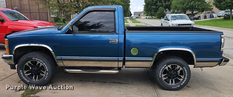 image for item EO4579 1991 Chevrolet K1500 pickup truck