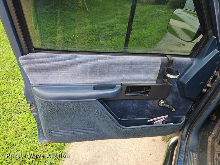 image for item EO4579 1991 Chevrolet K1500 pickup truck