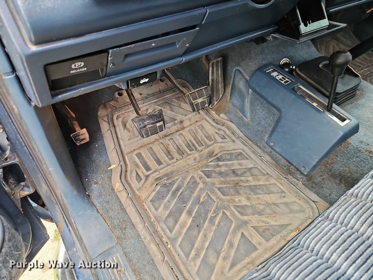 image for item EO4579 1991 Chevrolet K1500 pickup truck