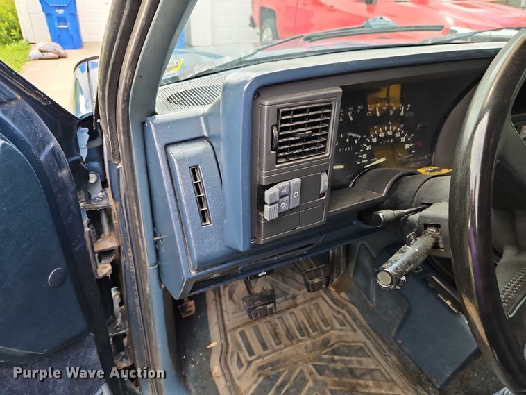 image for item EO4579 1991 Chevrolet K1500 pickup truck