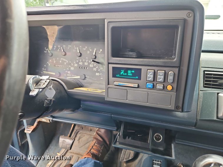 image for item EO4579 1991 Chevrolet K1500 pickup truck