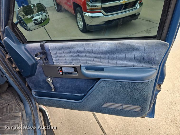 image for item EO4579 1991 Chevrolet K1500 pickup truck