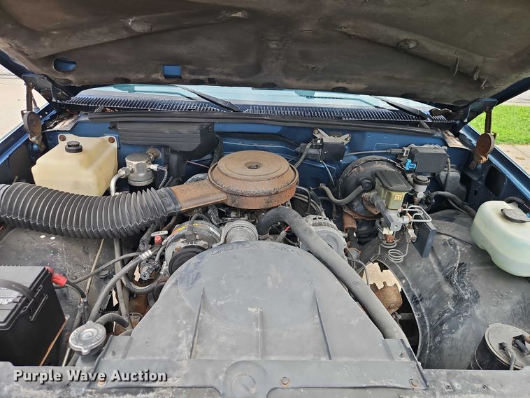 image for item EO4579 1991 Chevrolet K1500 pickup truck