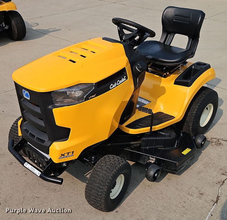 image for item EO4593 2019 Cub Cadet XT1 LT50 lawn mower
