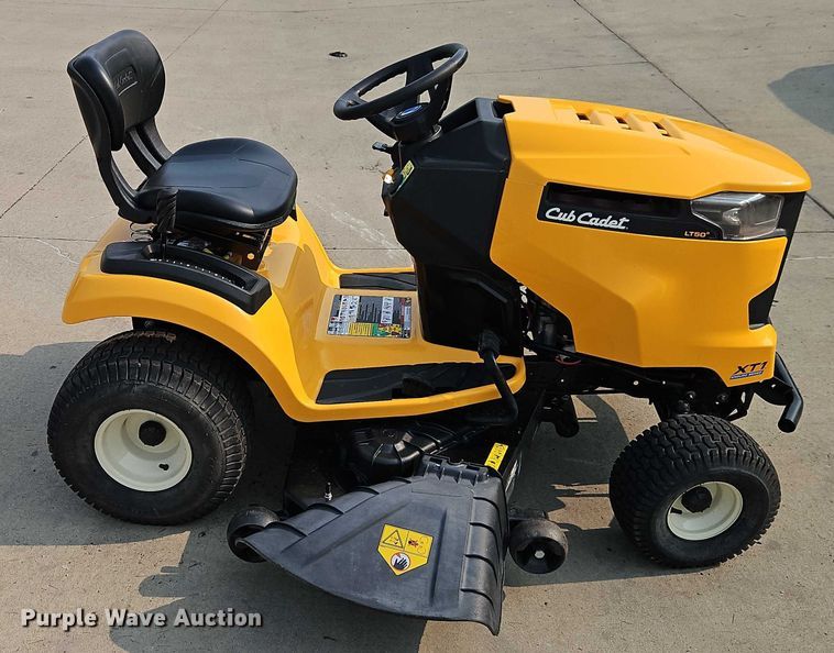 image for item EO4593 2019 Cub Cadet XT1 LT50 lawn mower