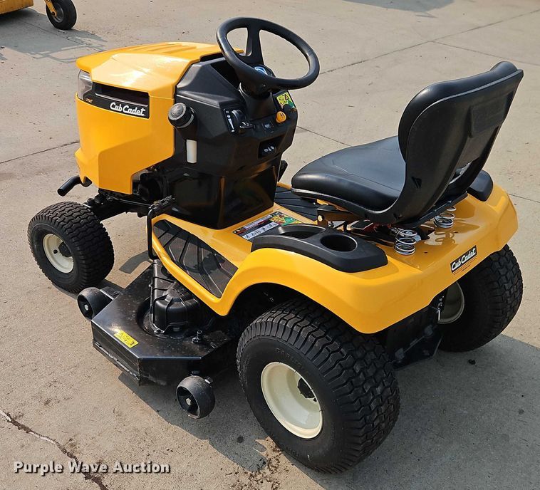 image for item EO4593 2019 Cub Cadet XT1 LT50 lawn mower