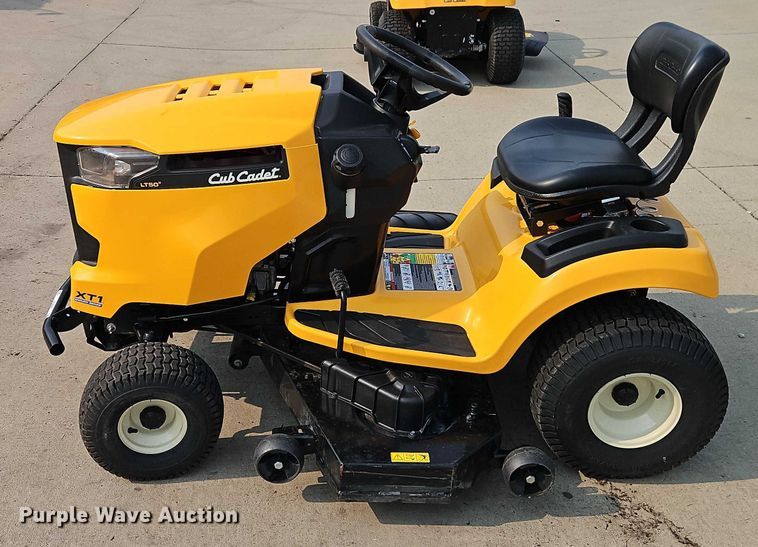 image for item EO4593 2019 Cub Cadet XT1 LT50 lawn mower