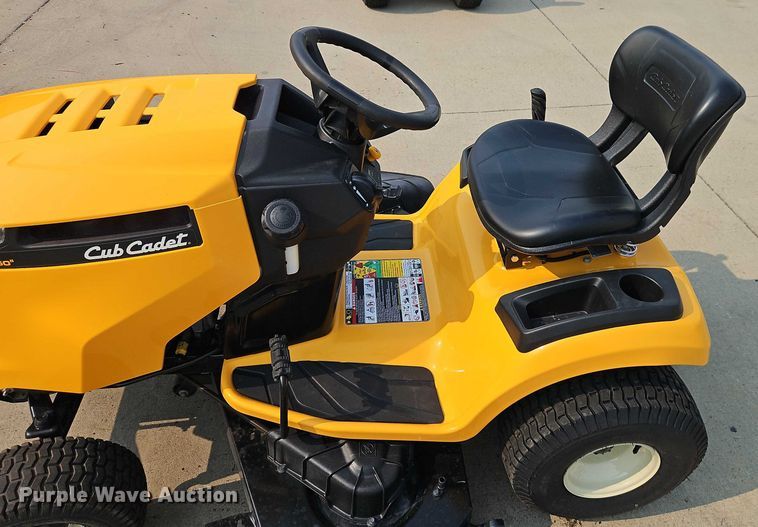 image for item EO4593 2019 Cub Cadet XT1 LT50 lawn mower