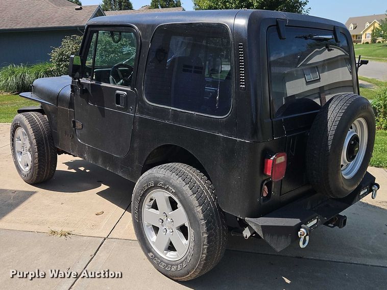 image for item EO4608 1994 Jeep Wrangler S SUV