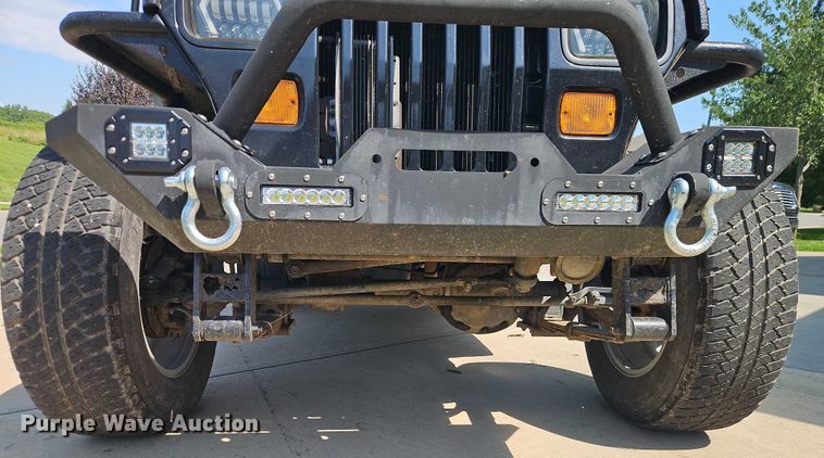 image for item EO4608 1994 Jeep Wrangler S SUV