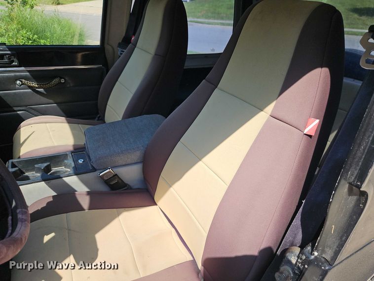 image for item EO4608 1994 Jeep Wrangler S SUV