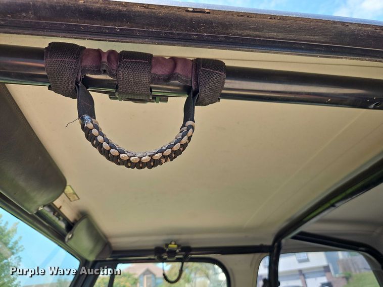 image for item EO4608 1994 Jeep Wrangler S SUV