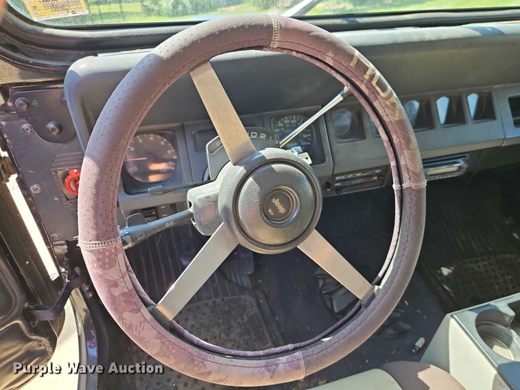 image for item EO4608 1994 Jeep Wrangler S SUV