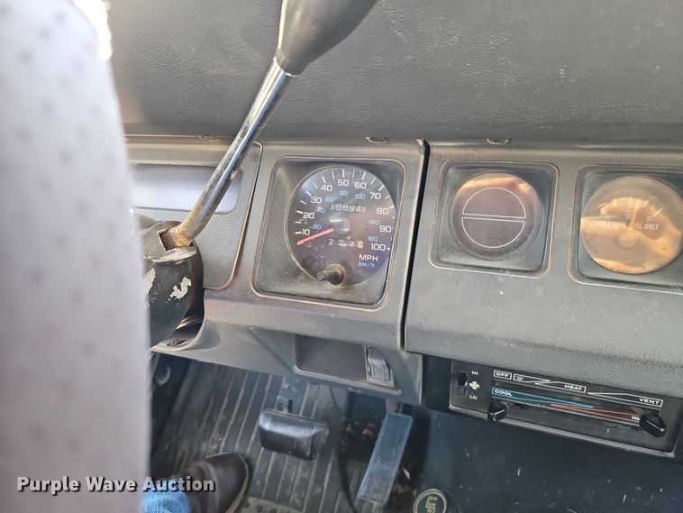 image for item EO4608 1994 Jeep Wrangler S SUV