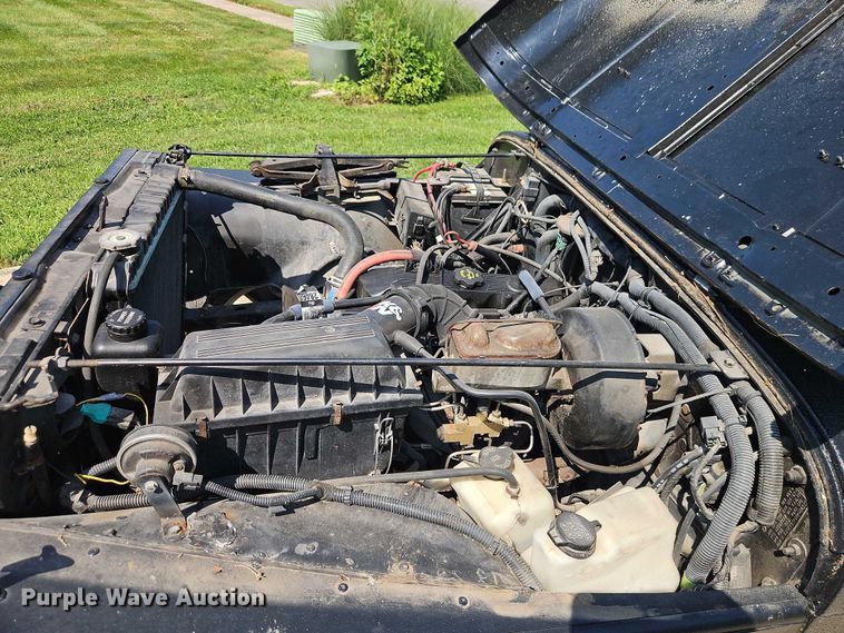 image for item EO4608 1994 Jeep Wrangler S SUV