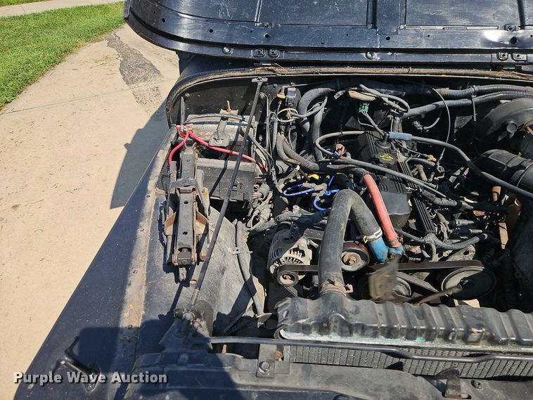 image for item EO4608 1994 Jeep Wrangler S SUV