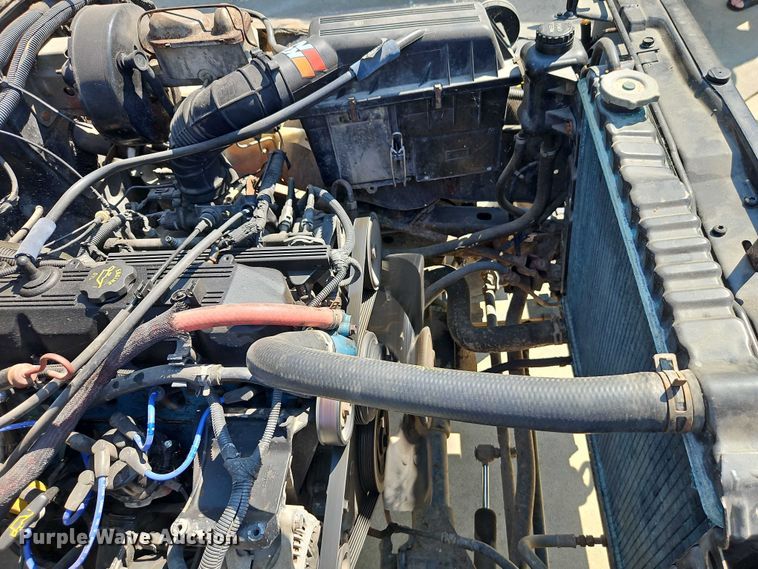 image for item EO4608 1994 Jeep Wrangler S SUV