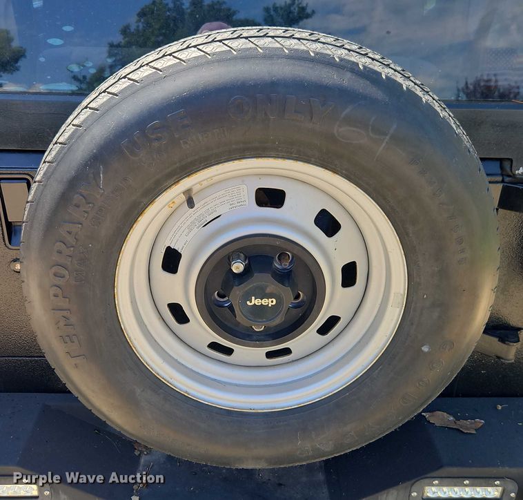 image for item EO4608 1994 Jeep Wrangler S SUV