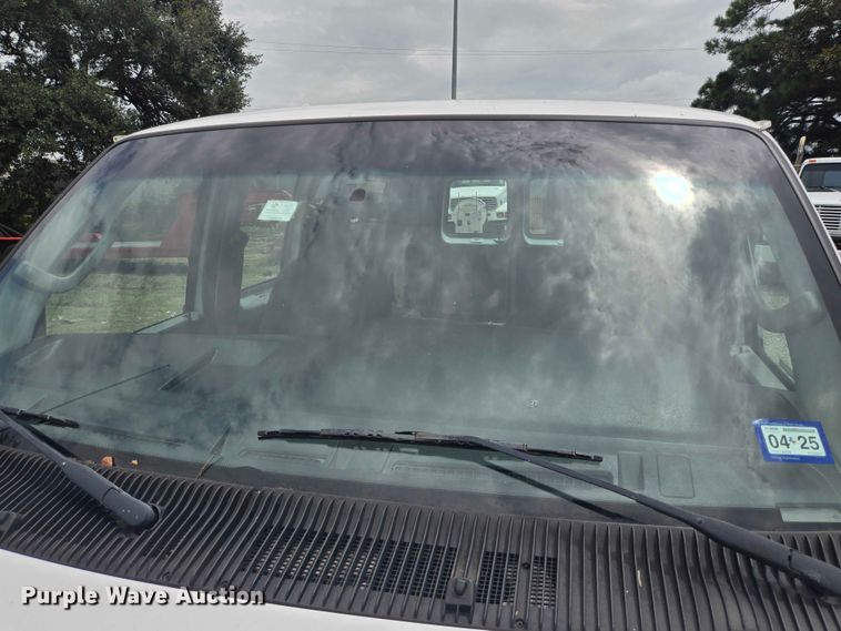 image for item EQ4064 2011 Ford E350 van