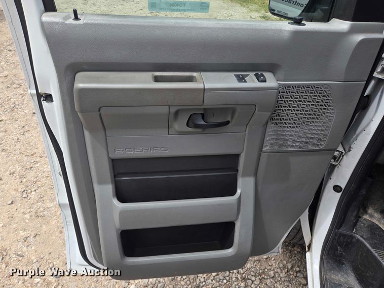 image for item EQ4064 2011 Ford E350 van