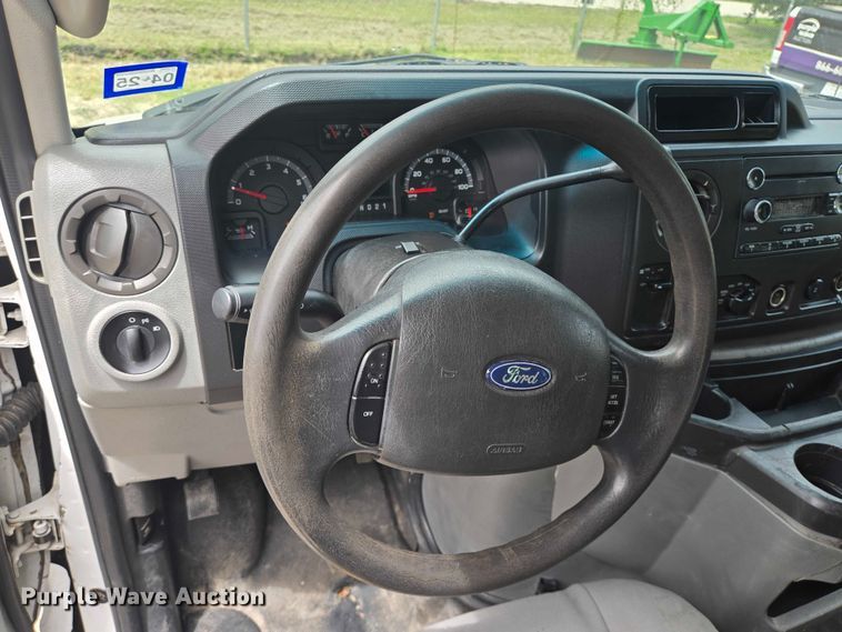 image for item EQ4064 2011 Ford E350 van