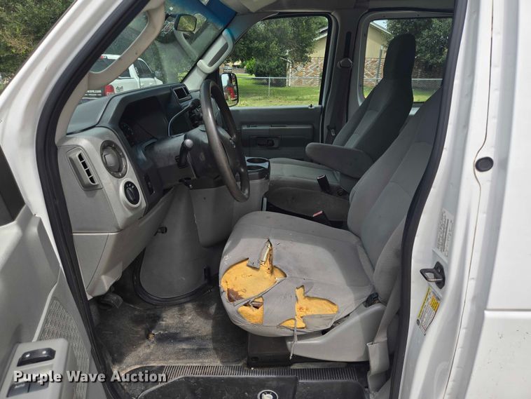 image for item EQ4064 2011 Ford E350 van