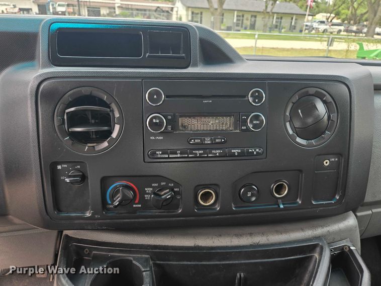 image for item EQ4064 2011 Ford E350 van